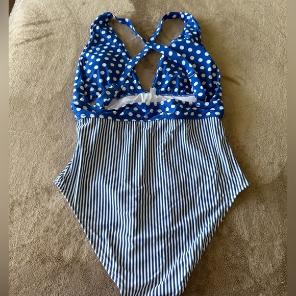 CupShe Size Large Women’s spots and stripes one piece - Picture 2 of 3